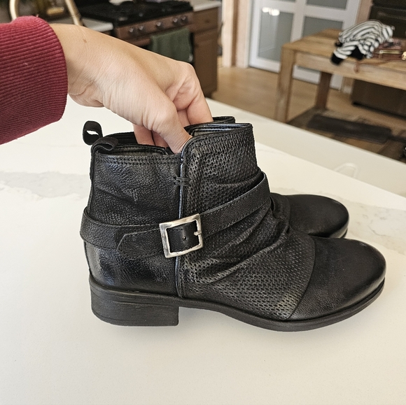 Miz Mooz Suzy Leather Black Ankle Boots - Picture 5 of 10